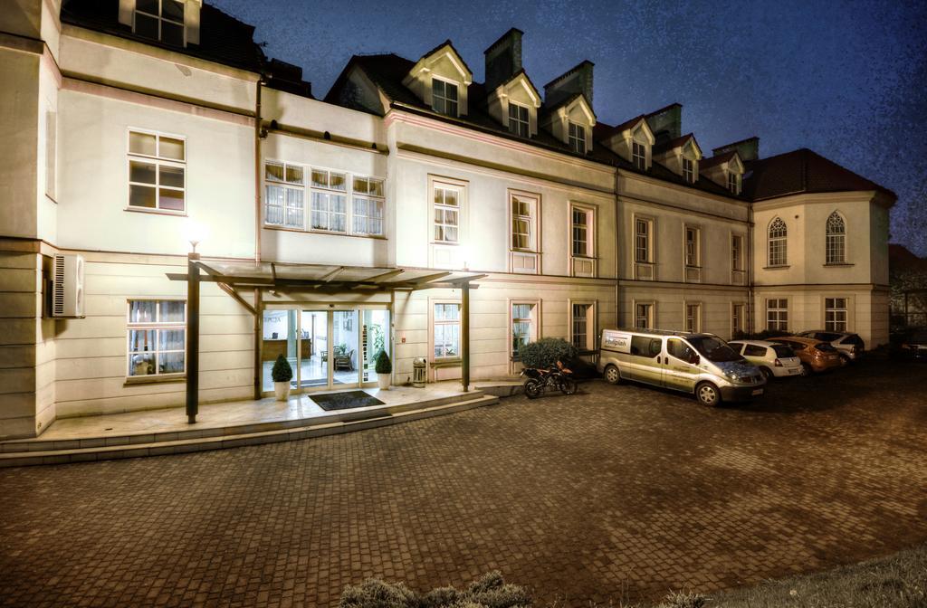 Hotel Calisia กาลิช ภายนอก รูปภาพ