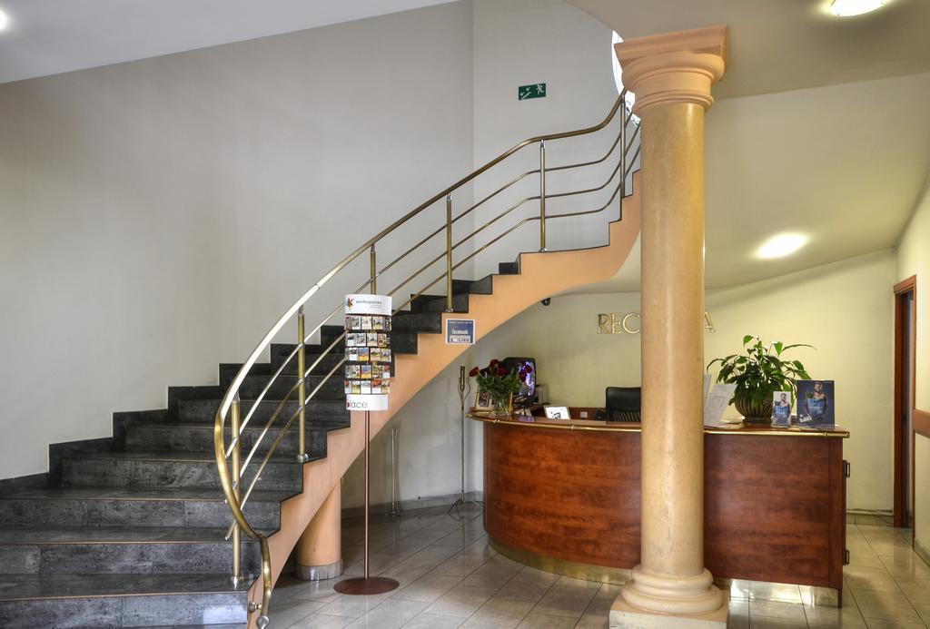 Hotel Calisia กาลิช ภายนอก รูปภาพ